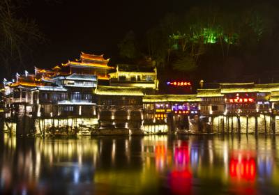 夜游鳳凰古城，感受別樣的古城美